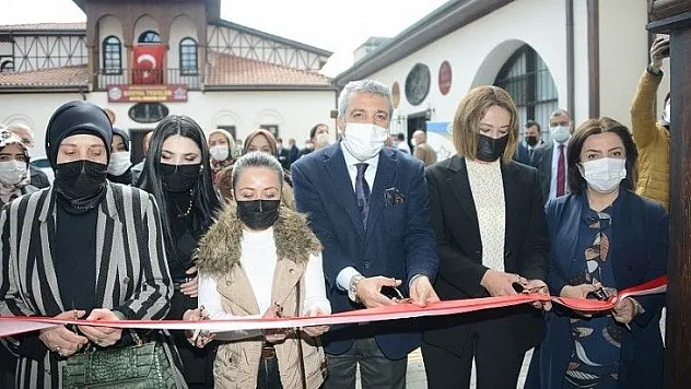 '8 Mart 8 Ressam' Sergisi Açıldı