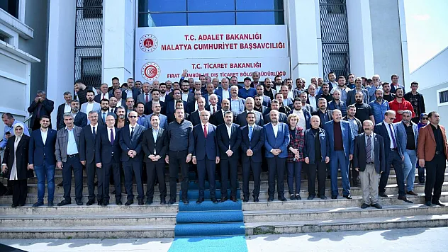Yeşilyurt Belediye Başkanlığına Seçilen Prof.Dr.İlhan Geçit Mazbatasını Aldı