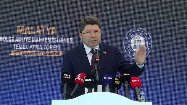 Adalet Bakanı Tunç: Darbecilerin yazdığı bir anayasayla hala yönetiliyoruz!