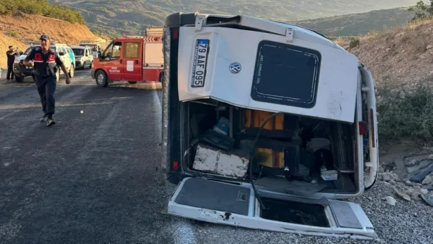 Adıyaman'da tarım işçilerini taşıyan minibüs devrildi: 19 yaralı