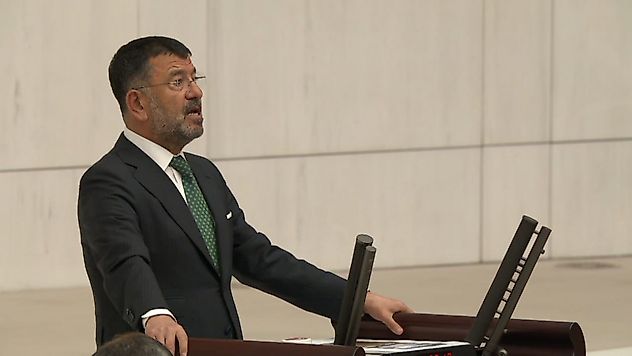 Ağbaba'dan Hızlı Tren Tepkisi: '15 Yılda Ne Temel Var Ne Ray'