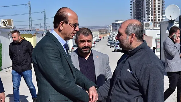 AK Parti Yeşilyurt Belediye Başkan Adayı Prof. Dr. İlhan Geçit Manas Konteyner kenti ziyaret etti