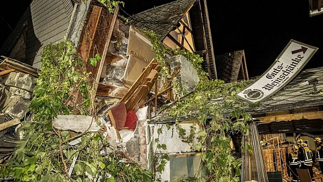 Almanya'da otelde çökme: 2 ölü