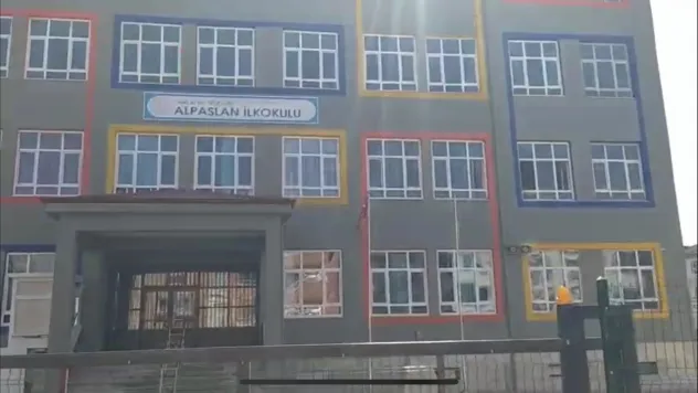 Alparslan İlkokulu Yeniden Açılıyor: Mahalleli Sevinci Aşureyle Paylaştı