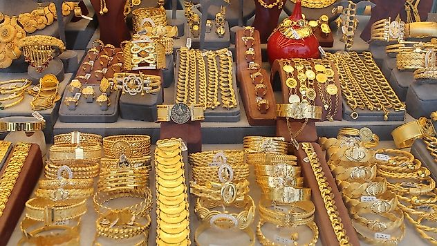 Altın yeniden rekor kırdı