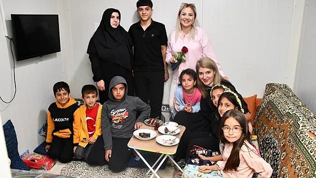 Anneler Gününde Anlamlı Ziyaret