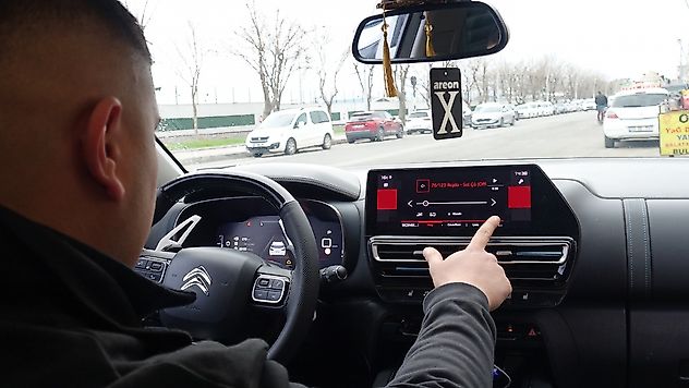 Araçlardaki Ekran ve Müzik Sistemleri İçin Yeni Düzenleme