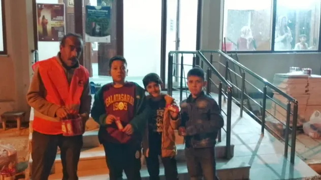 Arapgir'de Kadir Gecesi'nde Lokum İkramı