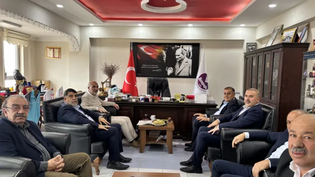 Arapgir'de MHP Heyeti ve Belediye Yönetimi Bir Araya Geldi