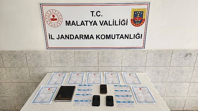 Arguvan'da Jandarmadan Mali Suç Darbesi: Senetler, Tapular ve Defter Ele Geçirildi