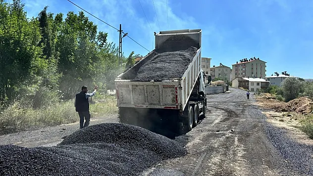 Asfalt çalışmalarına aralıksız devam ediliyor
