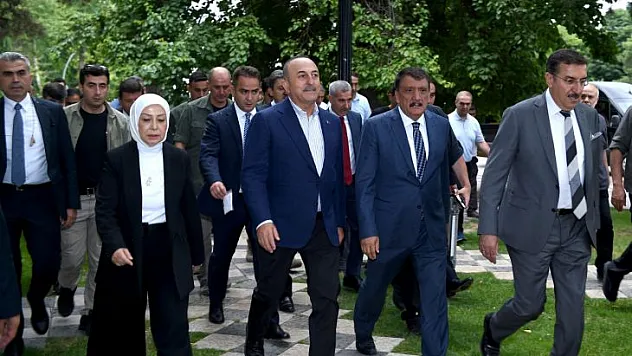 Bakan Çavuşoğlu, Kent Müzesi ve Arslantepe Höyüğü'nü Gezdi