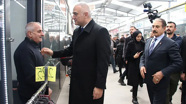 Bakan Ersoy, esnafların sorunlarını dinledi
