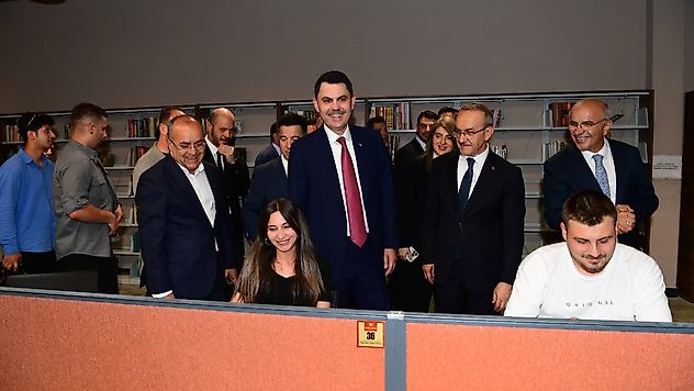 Bakan Murat Kurum, Şehir Kütüphanesi'ni gezdi