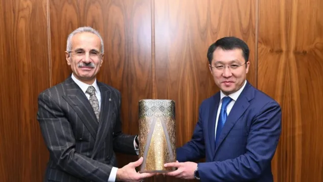 Bakan Uraloğlu, Kazakistan Ulaştırma Bakanı Marat Karabayev İle Görüştü
