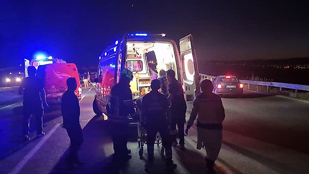 Bakım Çalışmasının Yapıldığı Yolda Kafa Kafaya Çarpışma