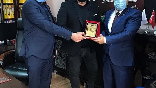 Barguzu Ortaokuluna Başarı Plaketi