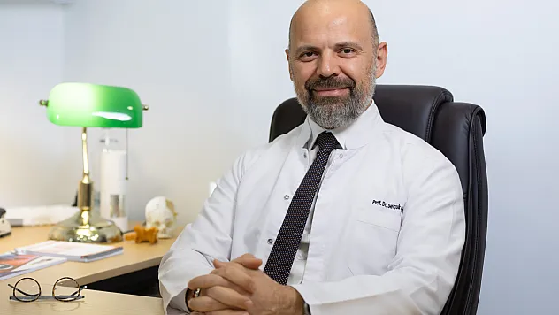 Başınızı Eğdikçe Risk Artıyor! Boyun Fıtığında Yeni Tehlike