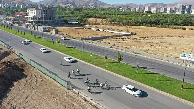 Başkan Çınar, Avrupa Hareketlilik Haftası Nedeniyle Mesaiye Bisikletle Geldi