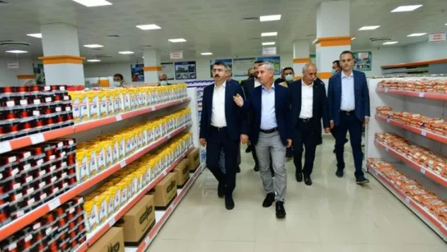 Başkan Çınar, Bursa Büyükşehir Belediye Başkan Vekili, Belediye Başkanları Ve Bursa Darende Dernek Başkanını Ağırladı