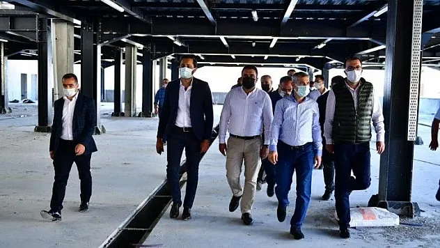Başkan Çınar, Çilesiz Semt Pazarı Ve Yaşam Merkezi'ndeki Çalışmaları İnceledi