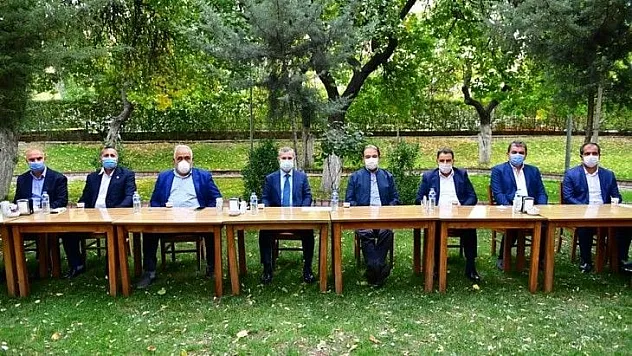 Başkan Çınar, Esnaflarla 'İstişare Ve Değerlendirme' Toplantısında Buluştu