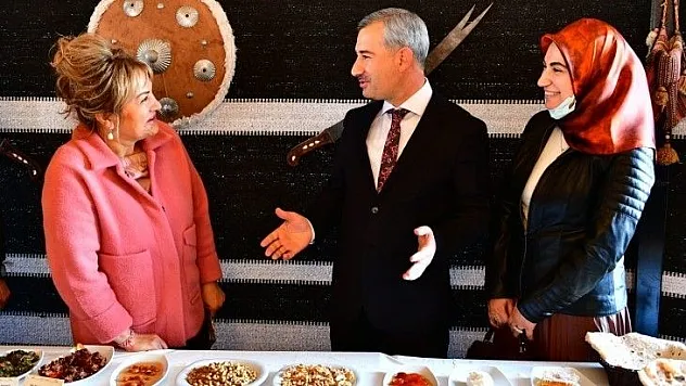 Başkan Çınar, 'Kayısı Çiçeği Şenliği' Davetlilerini Çırmıhtı'da Ağırladı