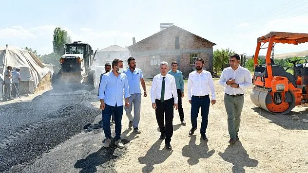 Başkan Çınar, Şahnahan Mahallesindeki Yol Yenileme Çalışmalarını İnceledi