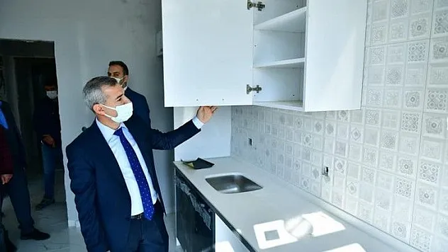 Başkan Çınar, Yeşil Topsöğüt Konutlarının Örnek Dairesini İnceledi