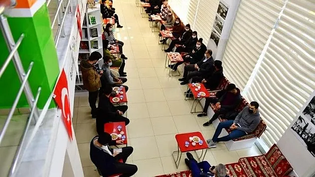 Başkan Çınar, Zaviye Mahallesi Millet Kıraathanesinde Gençlerle Buluştu