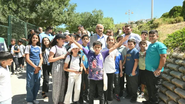 Başkan Er, Hayvanat Bahçesinde Öğrencilerle Bir Araya Geldi