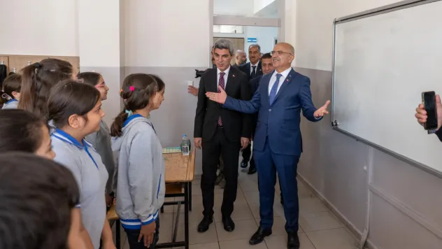 Başkan Er Mevlana Ortaokul'u Öğrencileriyle Bir Araya Geldi