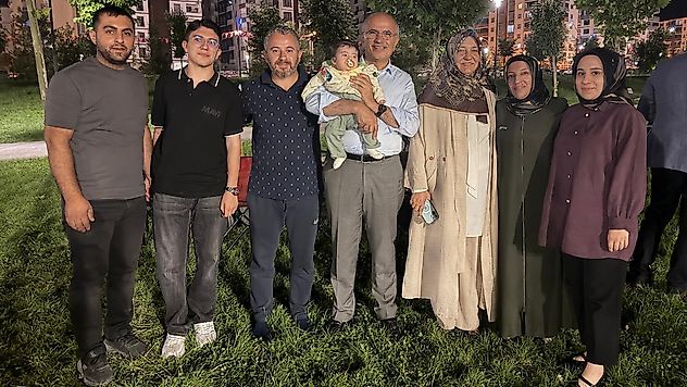 Başkan Er Yüzüncü Yıl Kent Parkı'nda Vatandaşlarla Bir Araya Geldi
