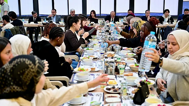 Başkan Geçit, 36 Farklı Ülkeden Gelen Uluslararası Öğrencileri İftarda Ağırladı