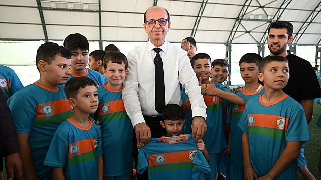 Başkan Geçit, Futbol Kursunda Geleceğin Yıldızlarıyla Buluştu