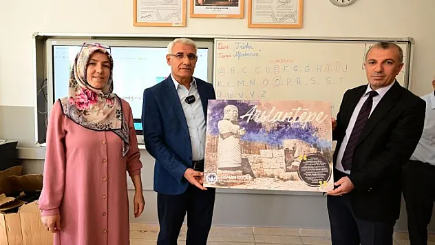 Başkan Güder'den Öğrencilere İlk Ders Sürprizi