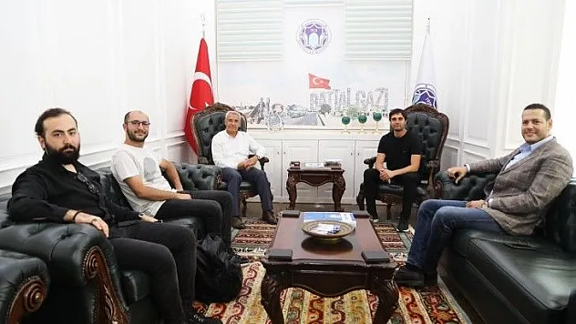 Başkan Güder: 'Ümit Ediyorum Koku Filmi Malatya'nın Tanıtımına Katkı Sunar'