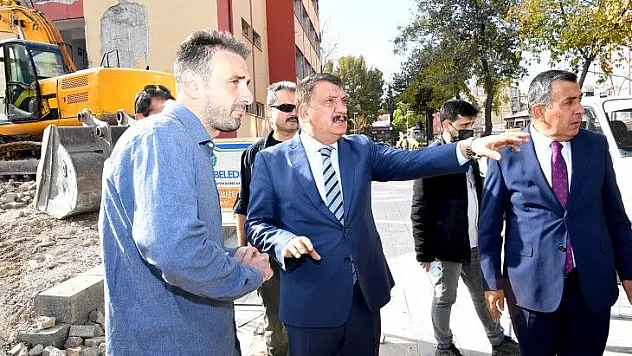 Başkan Gürkan Cumhuriyet Meydanındaki Çalışmaları Yerinde İnceledi