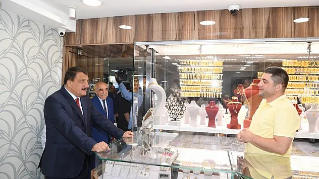 Başkan Gürkan Kapalı Çarşı Esnafıyla bir araya geldi