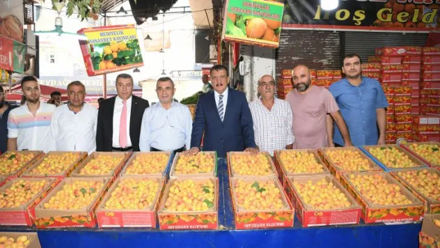 Başkan Gürkan Kasap Pazarı Esnaflarını ziyaret etti