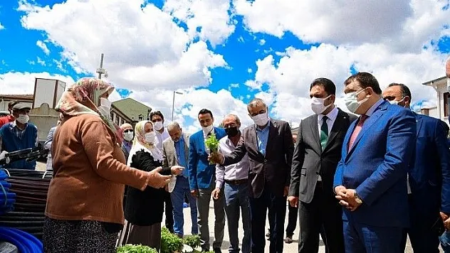 Başkan Gürkan, Kuluncak İlçesinde Esnaf Ve Vatandaşları Ziyaret Etti