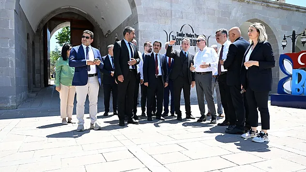 Başkan Taşkın, Bakan Yardımcısı Yazgı ile beraber Battalgazi'nin tarihi yapılarını inceledi