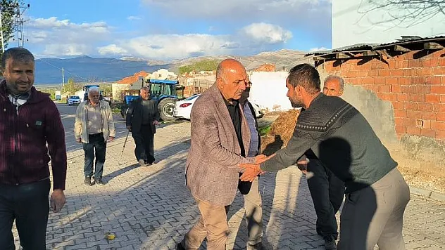 Başkan Zelyurt, Türkiye yüzyılı için kapı kapı geziyor