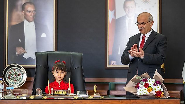 Başkanlık Makamı Ece'ye Emanet: Minik Başkan'dan Büyük Projeler