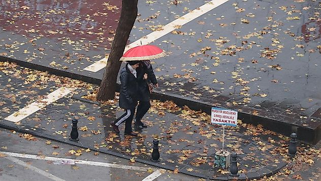 Batı'da Fırtına, Doğu'da Kar ve Çığ Alarmı