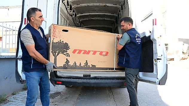 Battalgazi Belediyesi Başarılı Öğrencileri Hediyelerle Sevindirdi