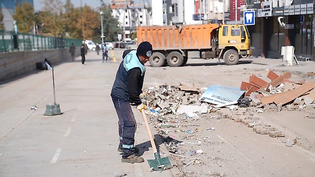Battalgazi Belediyesi Konteynerlerin Kaldırıldığı Alanlarda Temizliği Sürdürüyor