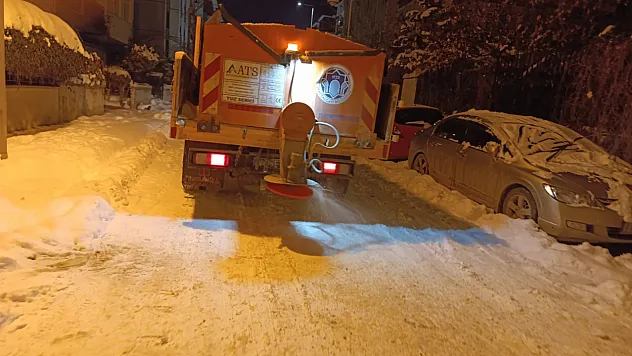 Battalgazi Belediyesi'nden Buzlanmaya Karşı Kesintisiz Mücadele