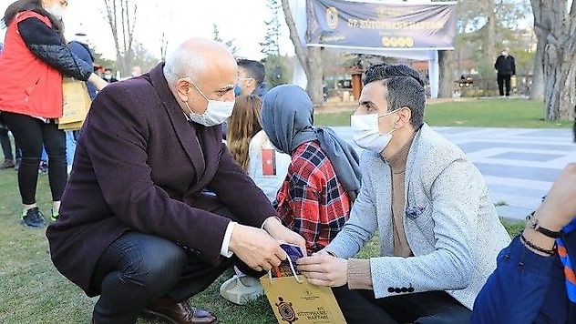Battalgazi Belediyesi'nden Kitapseverlere Anlamlı Hediye