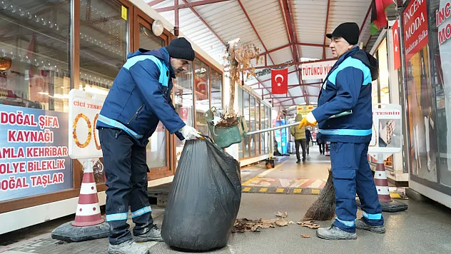 Battalgazi Belediyesi'nden Yoğun Kullanılan Alanlarda Temizlik Mesaisi